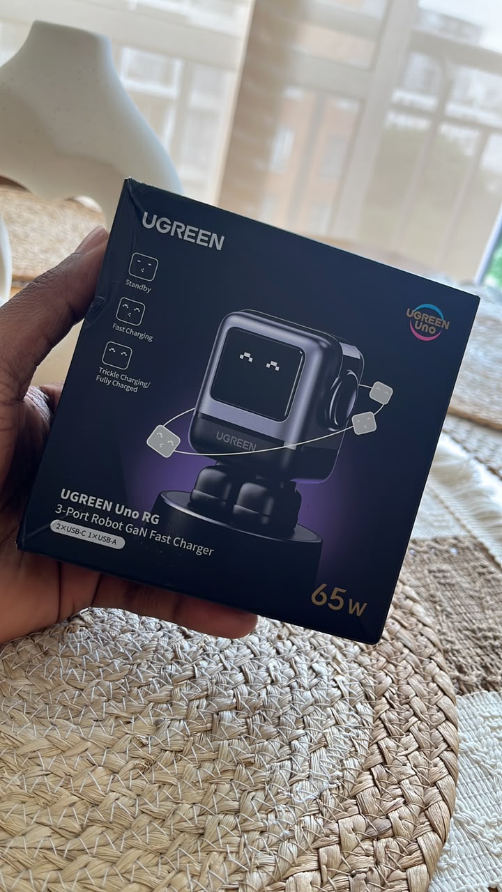 Cargador UGREEN Uno RG Robot GaN 65W Original | 3 Puertos | Carga Rápida